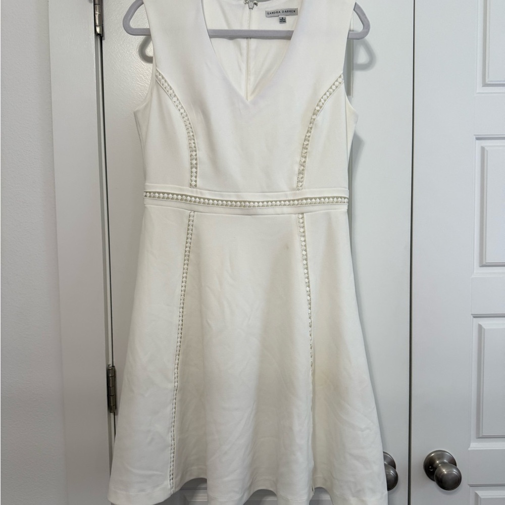Sandra Darren White Fit & Flare Dress Sleeveless V Neck A Line Size 8